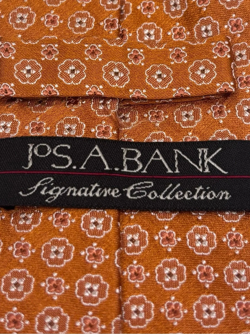 Brand New Stylish Tie By JoS A. Bank (Signature Collection) - Width 3 5/8 Inches